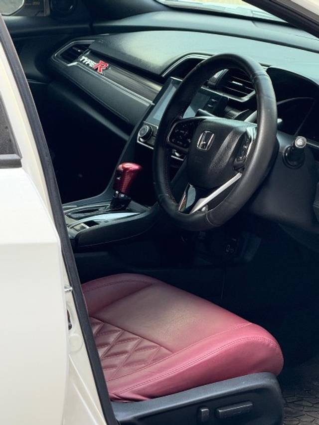 https://images10.gaadi.com/usedgaadi-sellcar/UsedCar/e5ec2a6ca/5bcb5832-891b-4347-b0aa-c863ddd2bf01.jpeg?imwidth=6402