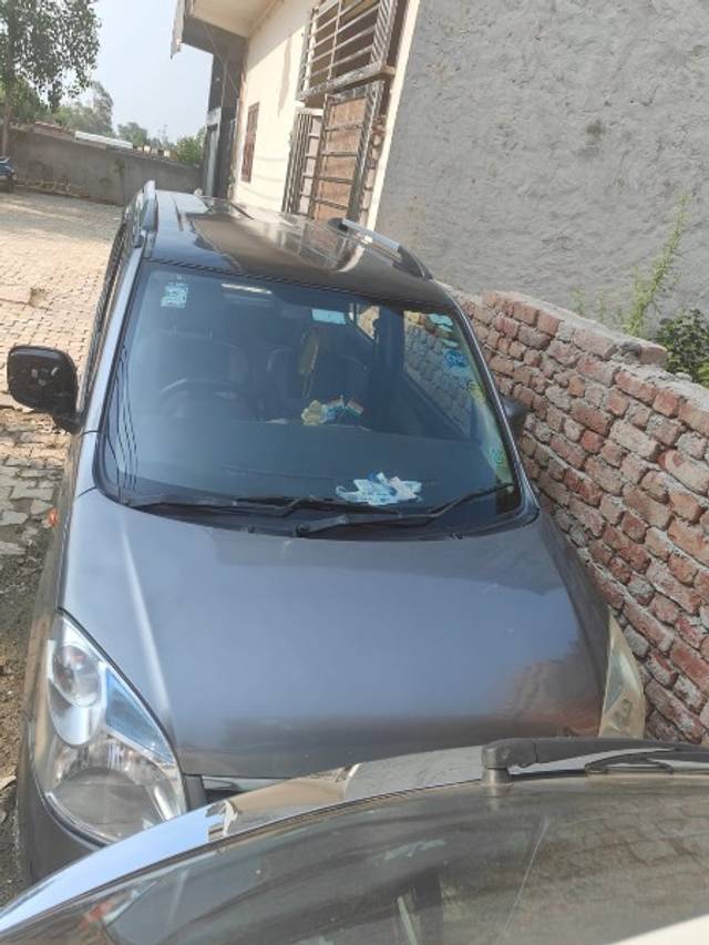 https://images10.gaadi.com/usedgaadi-sellcar/UsedCar/e5ec32eda/27133f4f-dfb8-45b8-be50-ffa3695d8bc4.jpeg?imwidth=6402