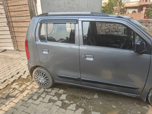 https://images10.gaadi.com/usedgaadi-sellcar/UsedCar/e5ec32eda/70524ef3-92d4-4d7d-b86b-0920cda908af.jpeg?imwidth=6401