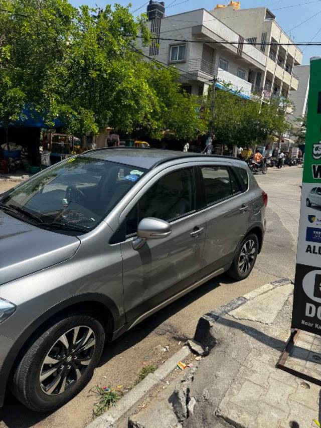 https://images10.gaadi.com/usedgaadi-sellcar/UsedCar/e5ec84caa/2fa476c0-b7d4-4a06-a2ef-a0d339a7eaeb.jpeg?imwidth=6402