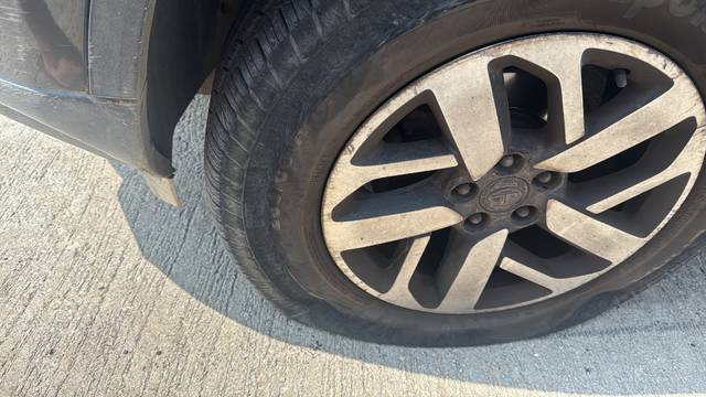https://images10.gaadi.com/usedgaadi-sellcar/UsedCar/e5ec84caa/830c46c1-f46e-49cf-bd12-17c910e8d267.jpeg?imwidth=6400