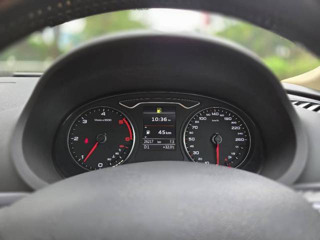 https://images10.gaadi.com/usedgaadi-sellcar/UsedCar/e5ec916da/894f10bc-4540-4d49-b440-45c3313c48b3.jpg?imwidth=6400