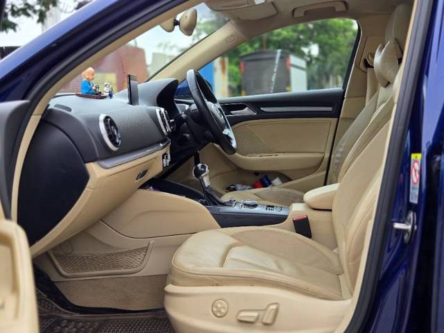 https://images10.gaadi.com/usedgaadi-sellcar/UsedCar/e5ec916da/9b67371c-92ac-4a3a-927b-f79857b9c085.jpg?imwidth=6402