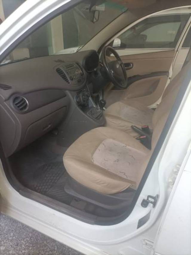 https://images10.gaadi.com/usedgaadi-sellcar/UsedCar/e5ece7eca/6e957f28-ba90-45b2-9022-f02c7bd56d87.jpeg?imwidth=6402