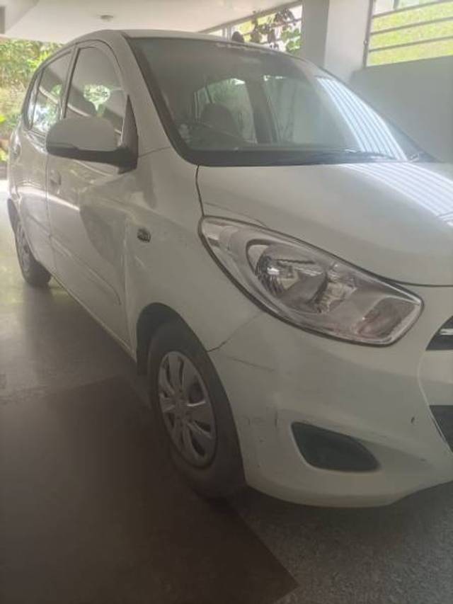 https://images10.gaadi.com/usedgaadi-sellcar/UsedCar/e5ece7eca/9c3571e5-d592-4f7c-a3fc-477bc614aed9.jpeg?imwidth=6401
