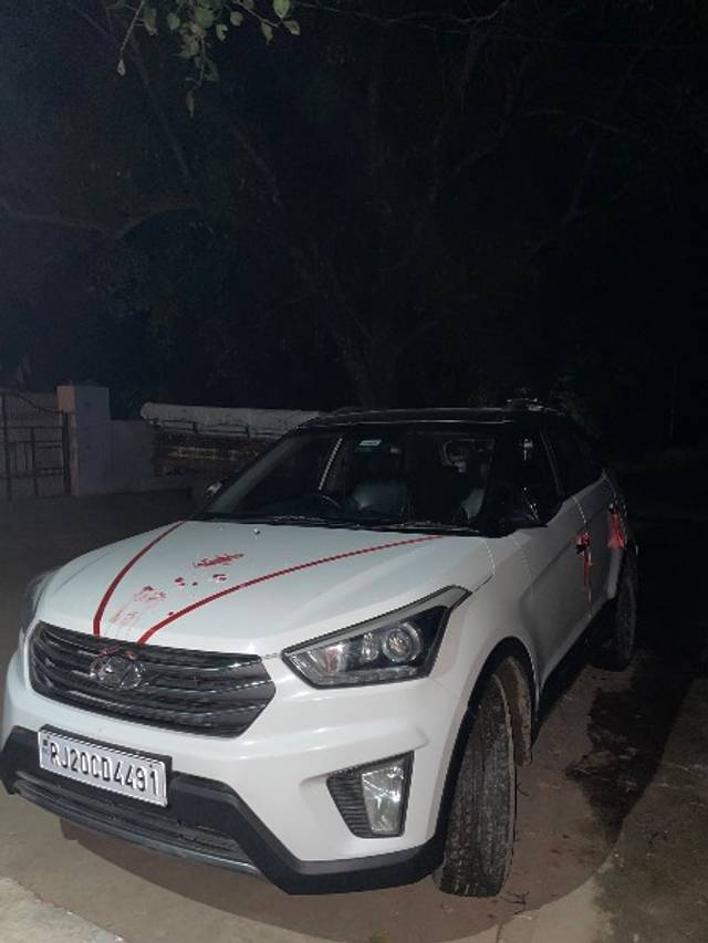 https://images10.gaadi.com/usedgaadi-sellcar/UsedCar/e5ecec1da/760c0ce4-3b54-48ee-8ba5-a125a001b088.jpeg?imwidth=6400