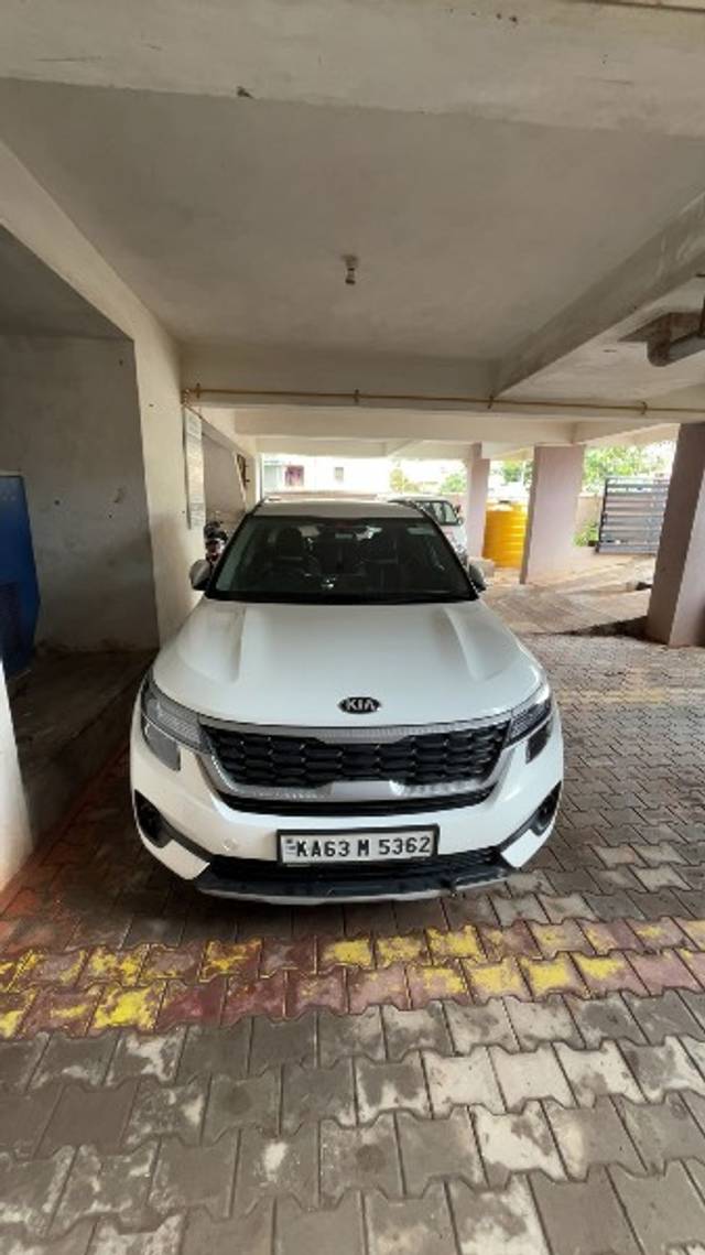 https://images10.gaadi.com/usedgaadi-sellcar/UsedCar/e5ecf5b6a/50ab3b17-8209-4255-a509-f15ec6e117f7.jpeg?imwidth=6400