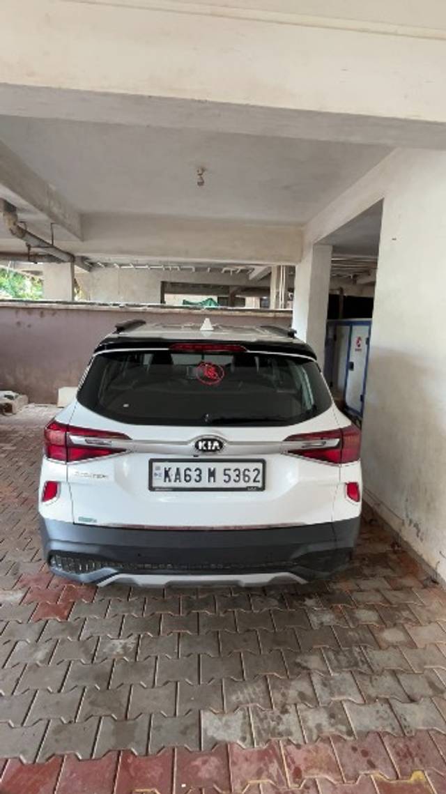 https://images10.gaadi.com/usedgaadi-sellcar/UsedCar/e5ecf5b6a/d62b5a74-d11c-4cbc-a1aa-274ab5a6e341.jpeg?imwidth=6401