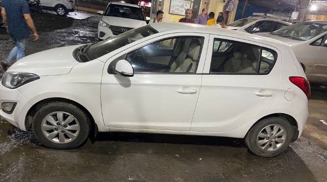 https://images10.gaadi.com/usedgaadi-sellcar/UsedCar/e5ed24d2a/7193d2d1-d8f4-410c-97fa-f103e4c984c2.jpeg?imwidth=6401