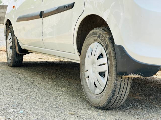https://images10.gaadi.com/usedgaadi-sellcar/UsedCar/e5ed2ec4a/6f4f363d-59c4-4764-a69d-16555e2c410c.jpeg?imwidth=6402
