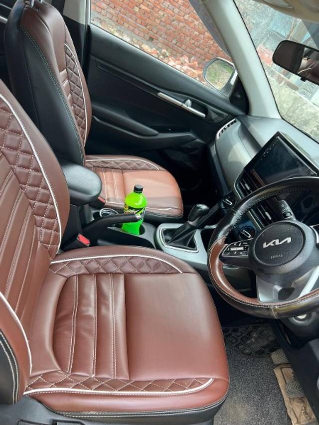 https://images10.gaadi.com/usedgaadi-sellcar/UsedCar/e5ed528aa/6a88c1c0-3f61-458c-9061-eb3c24140010.jpeg?imwidth=6401