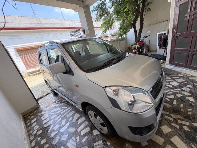 https://images10.gaadi.com/usedgaadi-sellcar/UsedCar/e5ed7c63a/be665764-fffb-493a-813b-5dac3670df31.jpeg?imwidth=6402