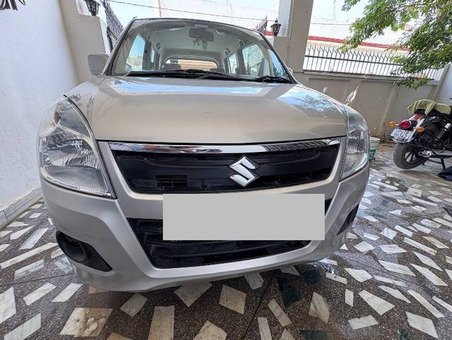 https://images10.gaadi.com/usedgaadi-sellcar/UsedCar/e5ed7c63a/f7fba61c-5b1a-4a34-9551-26c9d492036a.jpeg?imwidth=6400