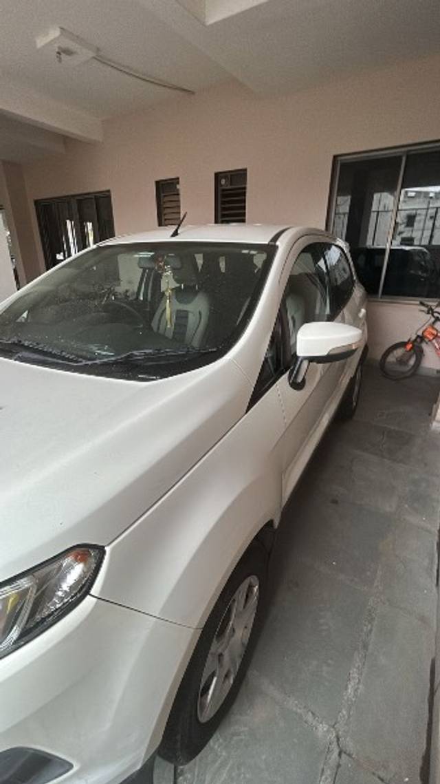 https://images10.gaadi.com/usedgaadi-sellcar/UsedCar/e5ed8e84a/97fc1793-8451-4d86-a506-7d34bdd929a7.jpeg?imwidth=6400