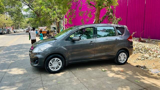 https://images10.gaadi.com/usedgaadi-sellcar/UsedCar/e5eddddea/71c13348-3643-48eb-9ee7-e46eda756422.jpeg?imwidth=6402