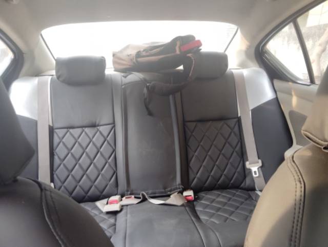 https://images10.gaadi.com/usedgaadi-sellcar/UsedCar/e5edeb1ea/7a238de8-3e63-4317-8c66-dfd11b4d963e.jpeg?imwidth=6402