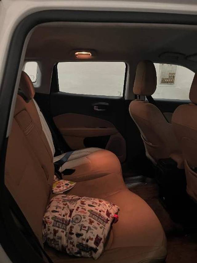 https://images10.gaadi.com/usedgaadi-sellcar/UsedCar/e5edfa58a/9d62f70a-b026-45af-bb8e-be8937e798a7.jpg?imwidth=6401