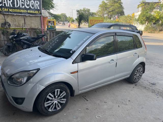 https://images10.gaadi.com/usedgaadi-sellcar/UsedCar/e5ee00d2a/3649c544-7a4b-402e-b0f4-68915e1fb900.jpg?imwidth=6400