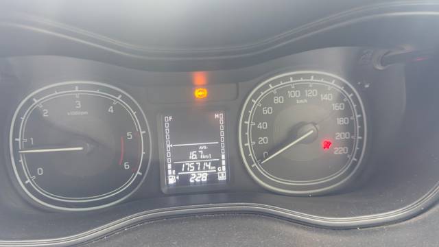https://images10.gaadi.com/usedgaadi-sellcar/UsedCar/e5ee341aa/add9e200-f074-4c8c-b5b8-d2594564e5af.jpeg?imwidth=6401