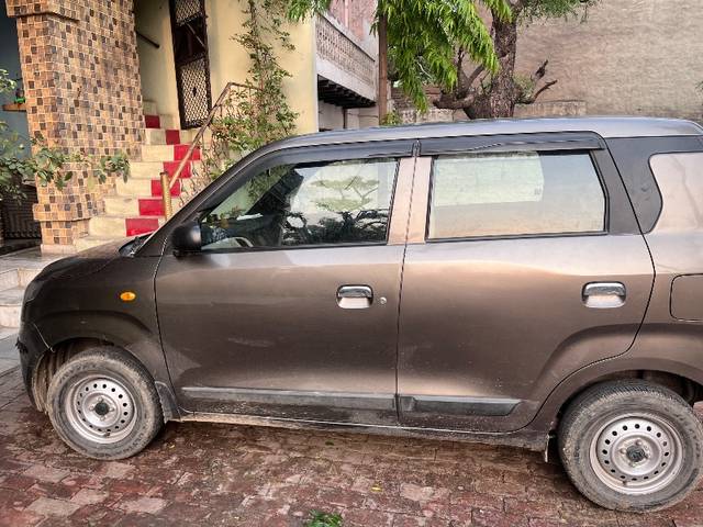 https://images10.gaadi.com/usedgaadi-sellcar/UsedCar/e5ee6ac3a/49fa8cfb-ed3c-412e-af5d-d1f7c71c74a3.jpeg?imwidth=6402