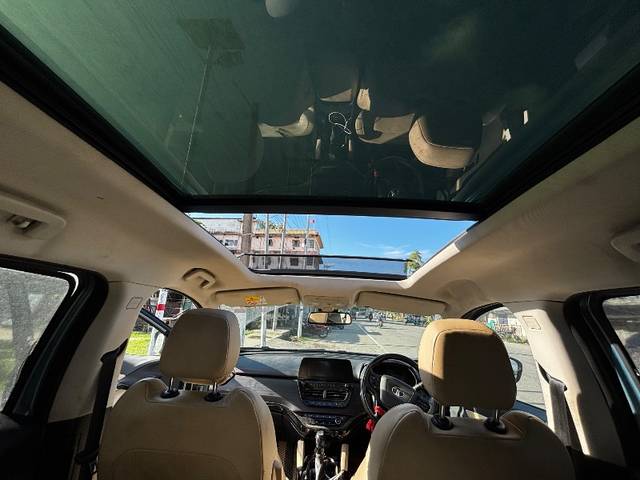 https://images10.gaadi.com/usedgaadi-sellcar/UsedCar/e5ee74a8a/46323f62-9d01-4354-bdbf-02a9b14e8a24.jpeg?imwidth=6401