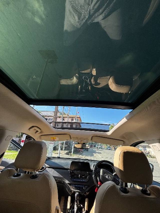 https://images10.gaadi.com/usedgaadi-sellcar/UsedCar/e5ee74a8a/83f01e9f-ab60-43d8-bd8c-12c609d58e09.jpeg?imwidth=6402
