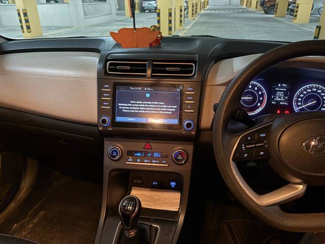 https://images10.gaadi.com/usedgaadi-sellcar/UsedCar/e5eea707a/ec208adf-7a38-44cf-ac22-a38e63a91a9b.jpeg?imwidth=6402
