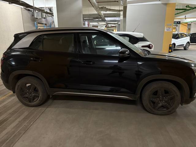 https://images10.gaadi.com/usedgaadi-sellcar/UsedCar/e5eea707a/f0e9ea4c-ffb2-4557-9a8d-fcd020afa1fe.jpeg?imwidth=6400