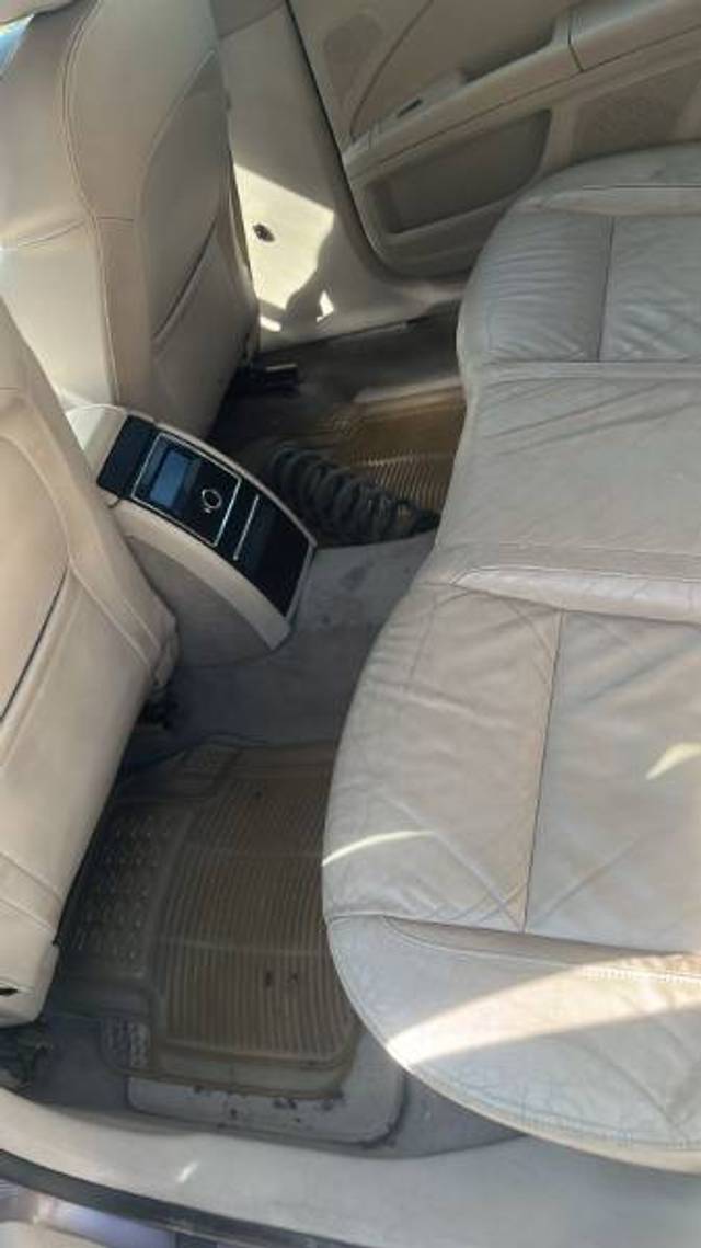 https://images10.gaadi.com/usedgaadi-sellcar/UsedCar/e5eeab89a/2e4f5e07-0fd2-4e2d-bb6c-419039b6018a.jpeg?imwidth=6402