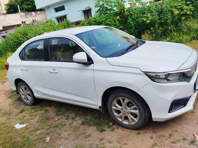 https://images10.gaadi.com/usedgaadi-sellcar/UsedCar/e5eec91ba/568ef03e-6eac-402d-af12-bf19725b5691.jpg?imwidth=6400