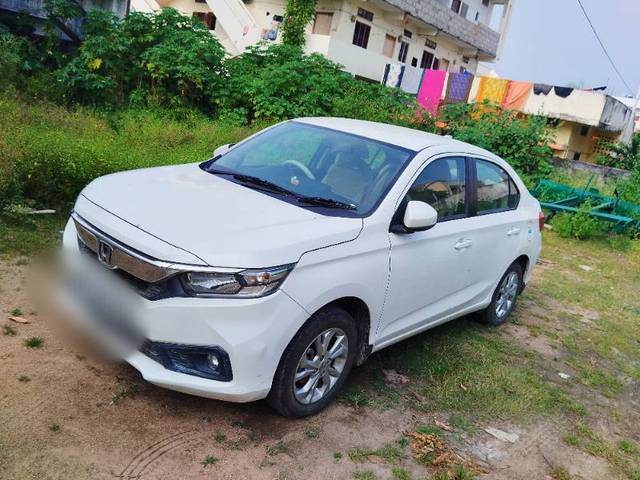 https://images10.gaadi.com/usedgaadi-sellcar/UsedCar/e5eec91ba/d2441391-b033-48d5-bae1-7ededb93c0cc.jpg?imwidth=6401
