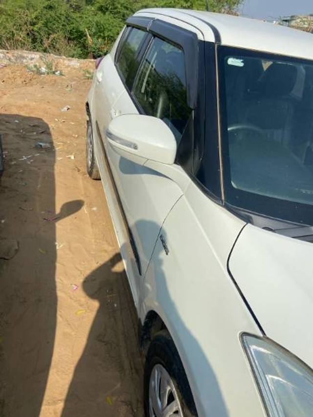 https://images10.gaadi.com/usedgaadi-sellcar/UsedCar/e5eeebf6a/5563c68f-3643-4968-8128-3aea78957608.jpg?imwidth=6402