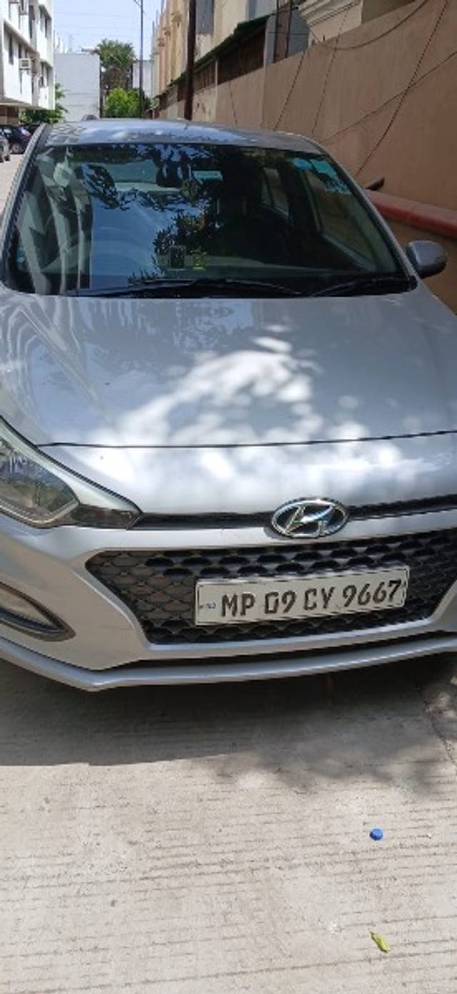 https://images10.gaadi.com/usedgaadi-sellcar/UsedCar/e5eefd22a/97a6f368-0fa4-4cbb-993b-79bf58a24c64.jpeg?imwidth=6400