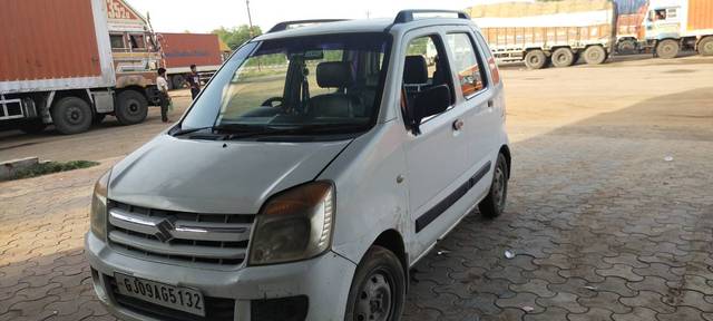 https://images10.gaadi.com/usedgaadi-sellcar/UsedCar/e5ef0e3aa/187b191c-226b-4342-8382-5f92245906a9.jpg?imwidth=6400