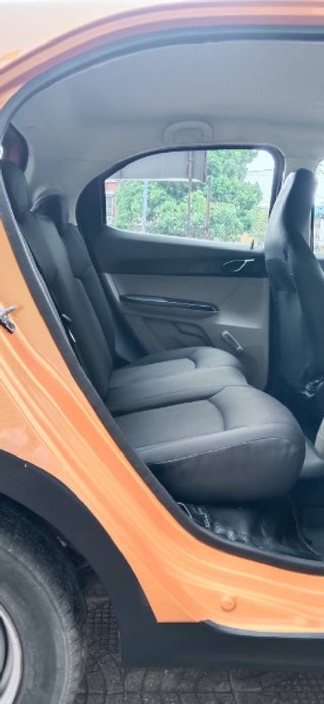 https://images10.gaadi.com/usedgaadi-sellcar/UsedCar/e5ef2e1da/5b8f4b95-f0da-442e-8198-9152b9627cc6.jpeg?imwidth=6401