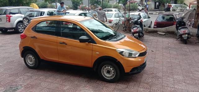 https://images10.gaadi.com/usedgaadi-sellcar/UsedCar/e5ef2e1da/7eead148-176c-42fe-b3a8-d52d2aa2d79c.jpeg?imwidth=6400