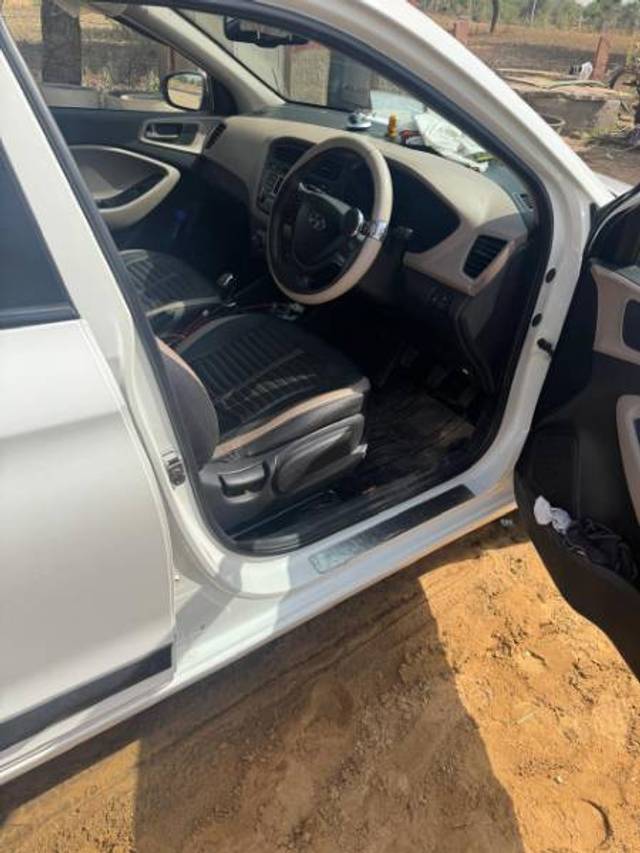 https://images10.gaadi.com/usedgaadi-sellcar/UsedCar/e5ef43a4a/3247d631-7a6e-46f5-a55d-10e2fc067bdd.jpeg?imwidth=6401