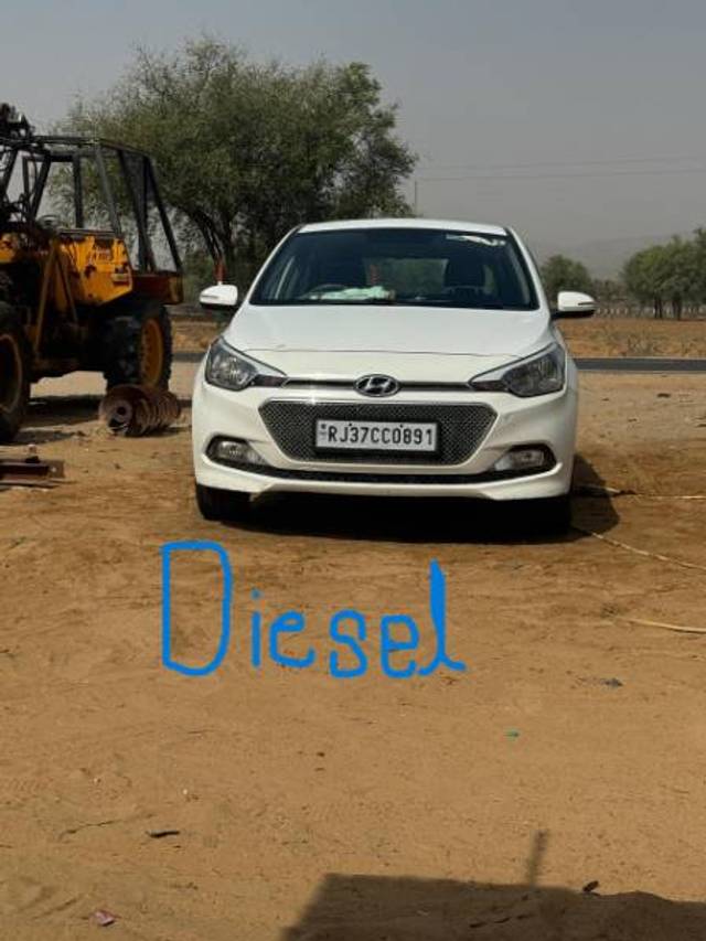https://images10.gaadi.com/usedgaadi-sellcar/UsedCar/e5ef43a4a/51e8eebe-2709-4ea6-938b-c9d9d32cb82d.jpeg?imwidth=6400