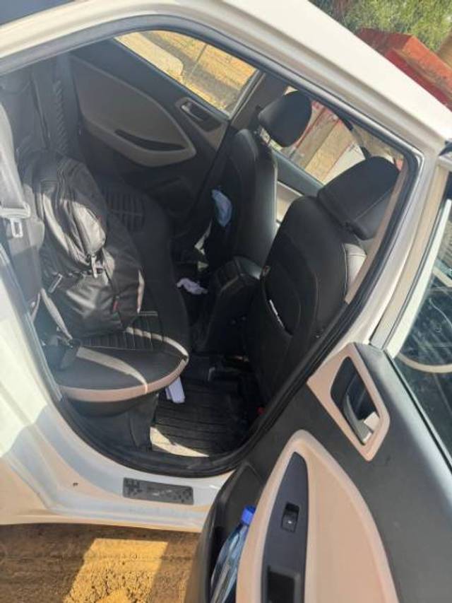 https://images10.gaadi.com/usedgaadi-sellcar/UsedCar/e5ef43a4a/b05f91d9-c6e1-4409-a288-fc604a5fd043.jpeg?imwidth=6402