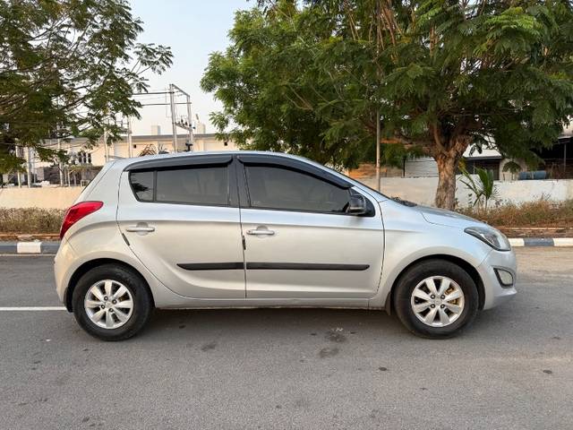 https://images10.gaadi.com/usedgaadi-sellcar/UsedCar/e5ef68f6a/7a74f2c4-eca0-4b46-8d90-cf04099ef228.jpeg?imwidth=6401