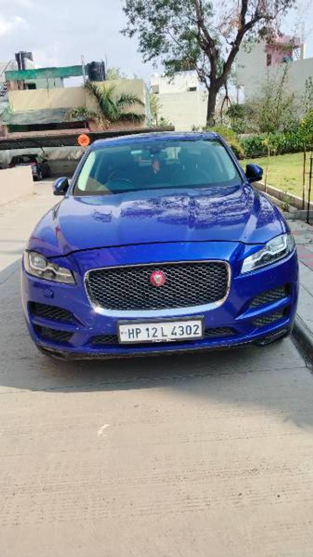 https://images10.gaadi.com/usedgaadi-sellcar/UsedCar/e5ef696aa/1d08e1bc-beb9-4120-92e3-68f5bb33a807.jpg?imwidth=6400