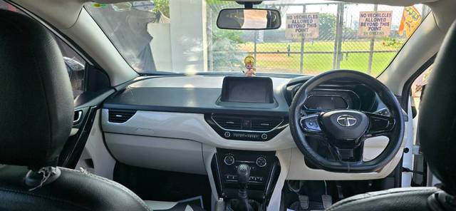https://images10.gaadi.com/usedgaadi-sellcar/UsedCar/e5ef6eb3a/631e9bf0-8def-433d-87bb-70b3b072a8bf.jpg?imwidth=6402