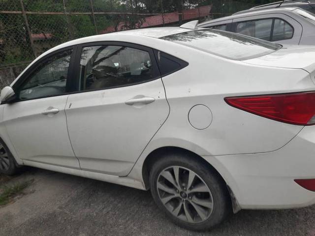 https://images10.gaadi.com/usedgaadi-sellcar/UsedCar/e5efaec3a/291a6072-6501-4387-b137-d91de8407646.jpg?imwidth=6402
