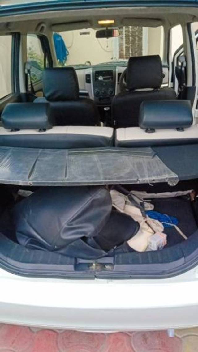 https://images10.gaadi.com/usedgaadi-sellcar/UsedCar/e5efbfa2a/0860f945-f6d3-450c-ab54-27ce509d5a68.webp?imwidth=6401