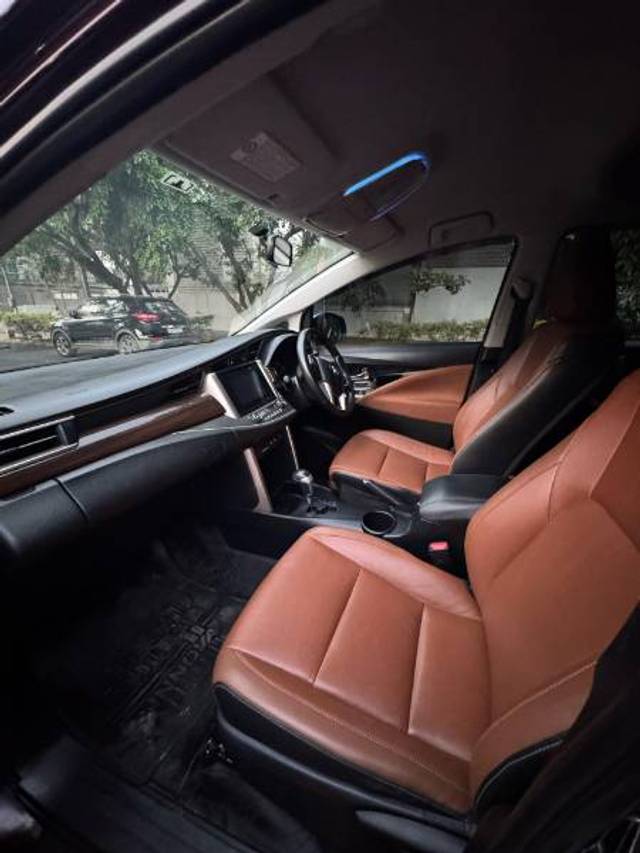 https://images10.gaadi.com/usedgaadi-sellcar/UsedCar/e5efc7dea/2ed5cd38-8332-4fe7-9b5d-75cc49aa930f.jpg?imwidth=6401