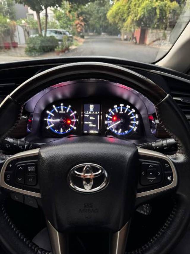 https://images10.gaadi.com/usedgaadi-sellcar/UsedCar/e5efc7dea/e55171b7-5686-42c4-a456-62fbd655bb82.jpg?imwidth=6402