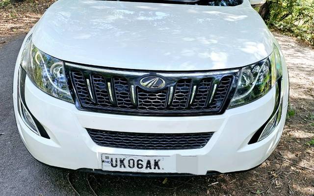 https://images10.gaadi.com/usedgaadi-sellcar/UsedCar/e5f02c8aa/f2024a4f-07cb-4997-866e-1eb5588cb483.jpg?imwidth=6402