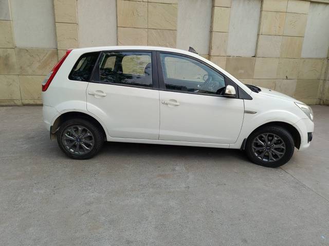 https://images10.gaadi.com/usedgaadi-sellcar/UsedCar/e5f06288a/2cdd3b86-2dda-457b-a013-46e503b36767.jpeg?imwidth=6401