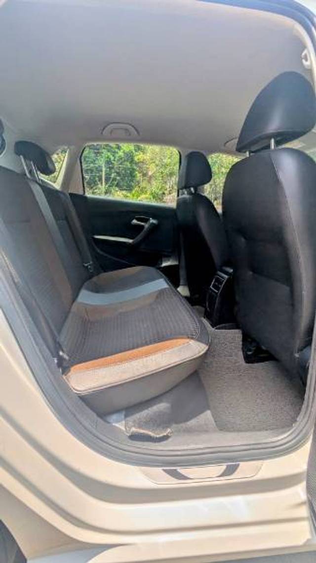 https://images10.gaadi.com/usedgaadi-sellcar/UsedCar/e5f0911da/d6a049d9-72e2-4920-b48d-78a40acfbe03.jpg?imwidth=6402
