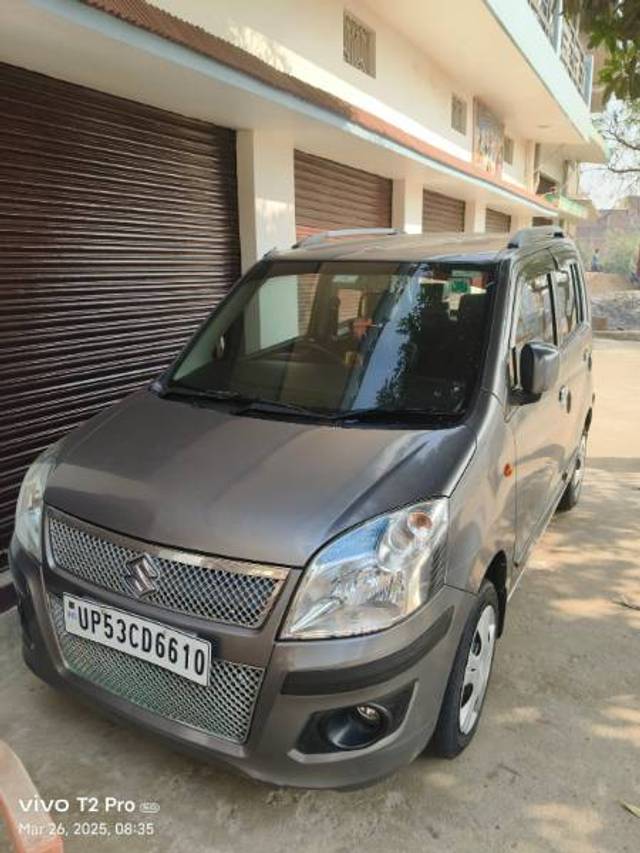 https://images10.gaadi.com/usedgaadi-sellcar/UsedCar/e5f09fbba/90bcd2bb-fc0c-4d3b-b9b6-9d40c3b78429.jpg?imwidth=6400